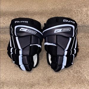 Bauer Ignite Junior Hockey Gloves - 10” (25cm)